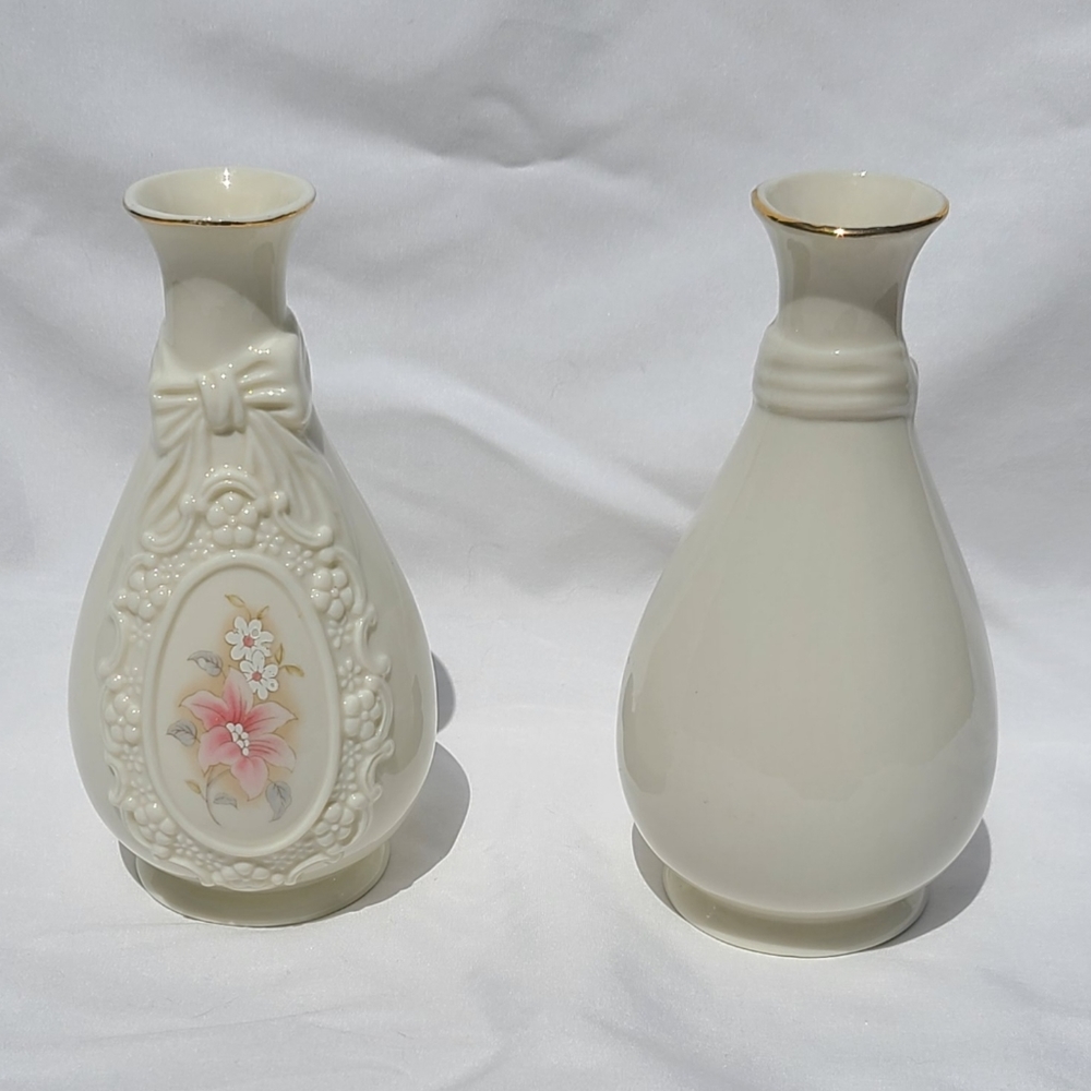 1970's Cameo Ribbon Vase set of 2